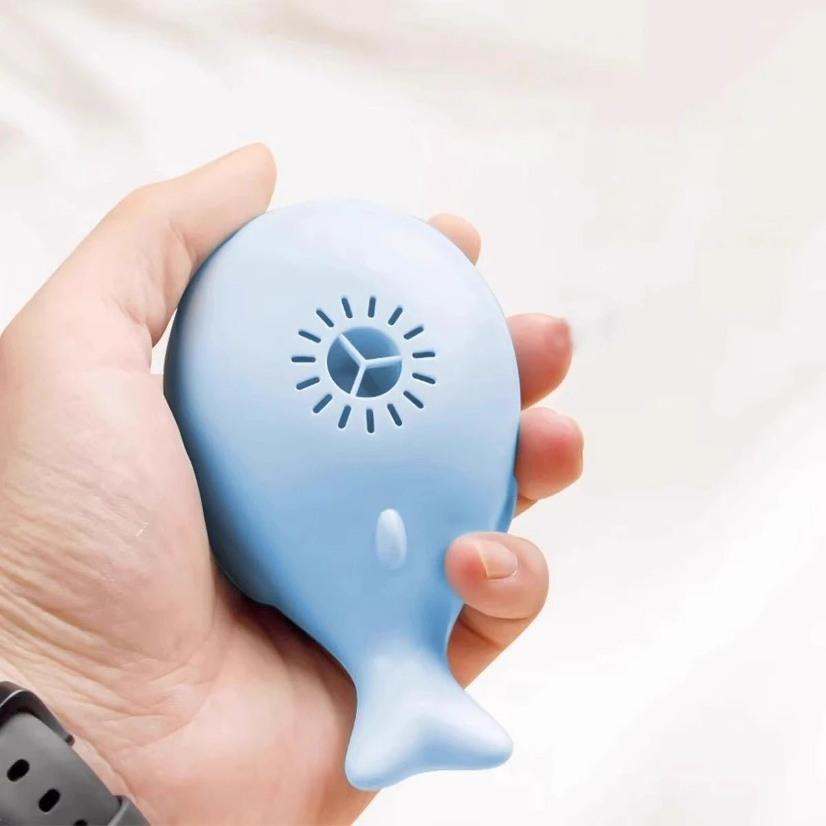 Electric Floating Ball Cat Toy - USB Rechargeable, Interactive Play, Whale - Shaped Design - Meterpet